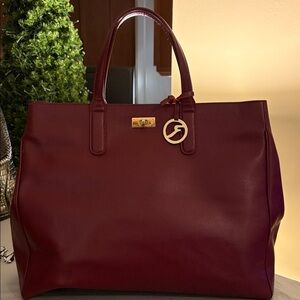 Varriale Elegant Italian Leather Burgundy large Tote Bag.